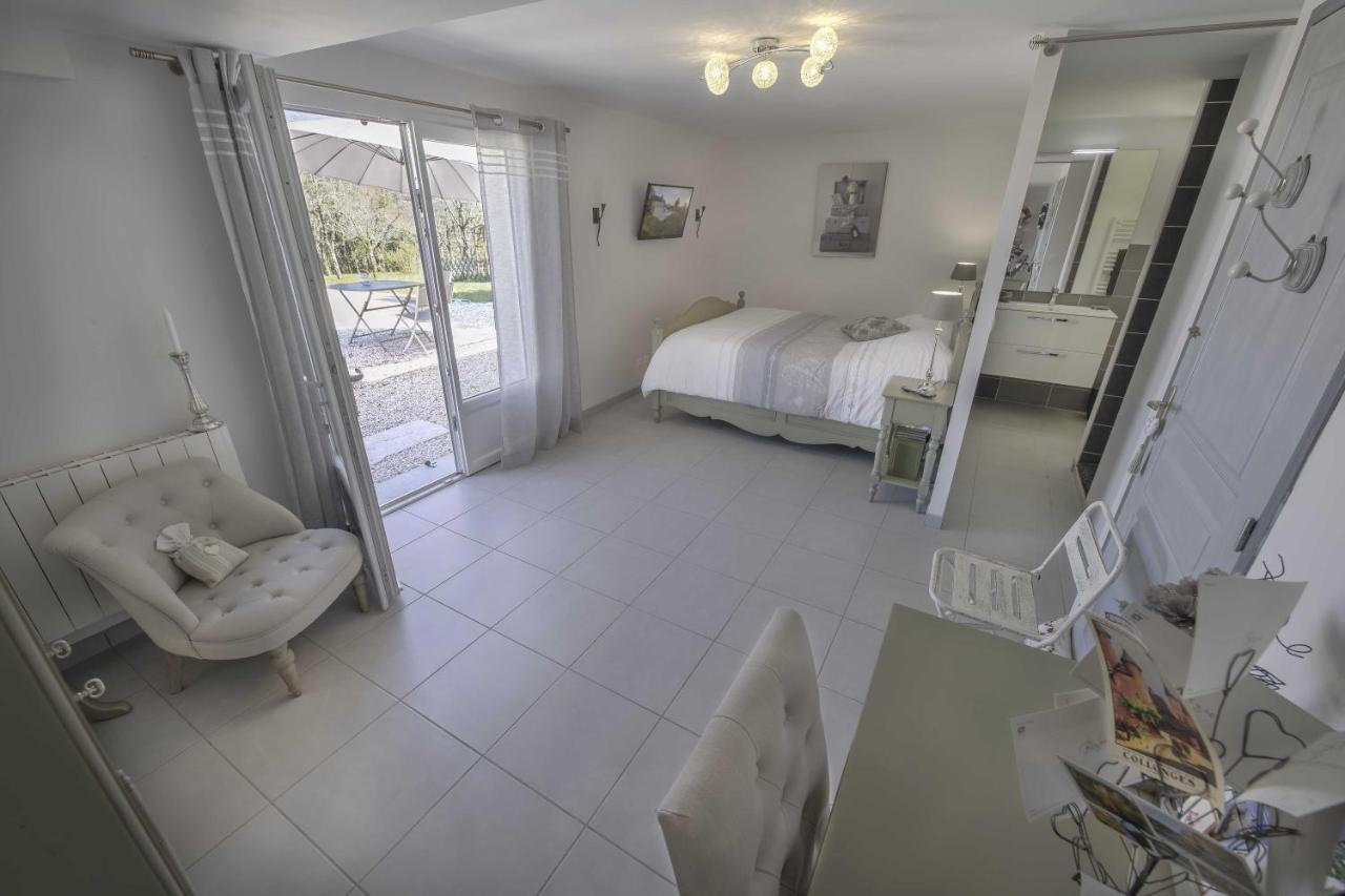 Domaine La Garenne Bed & Breakfast Reilhaguet Bagian luar foto