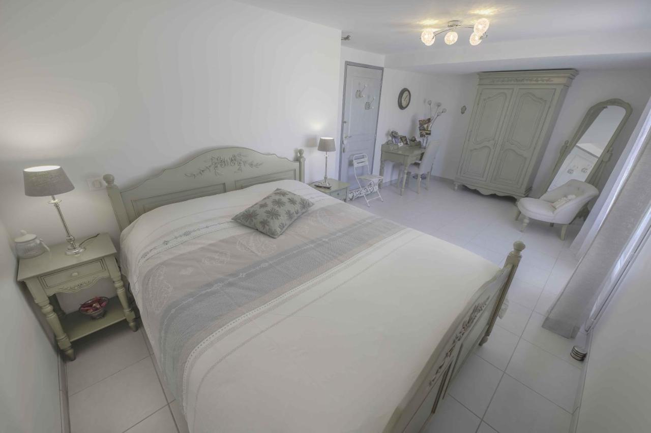 Domaine La Garenne Bed & Breakfast Reilhaguet Bagian luar foto